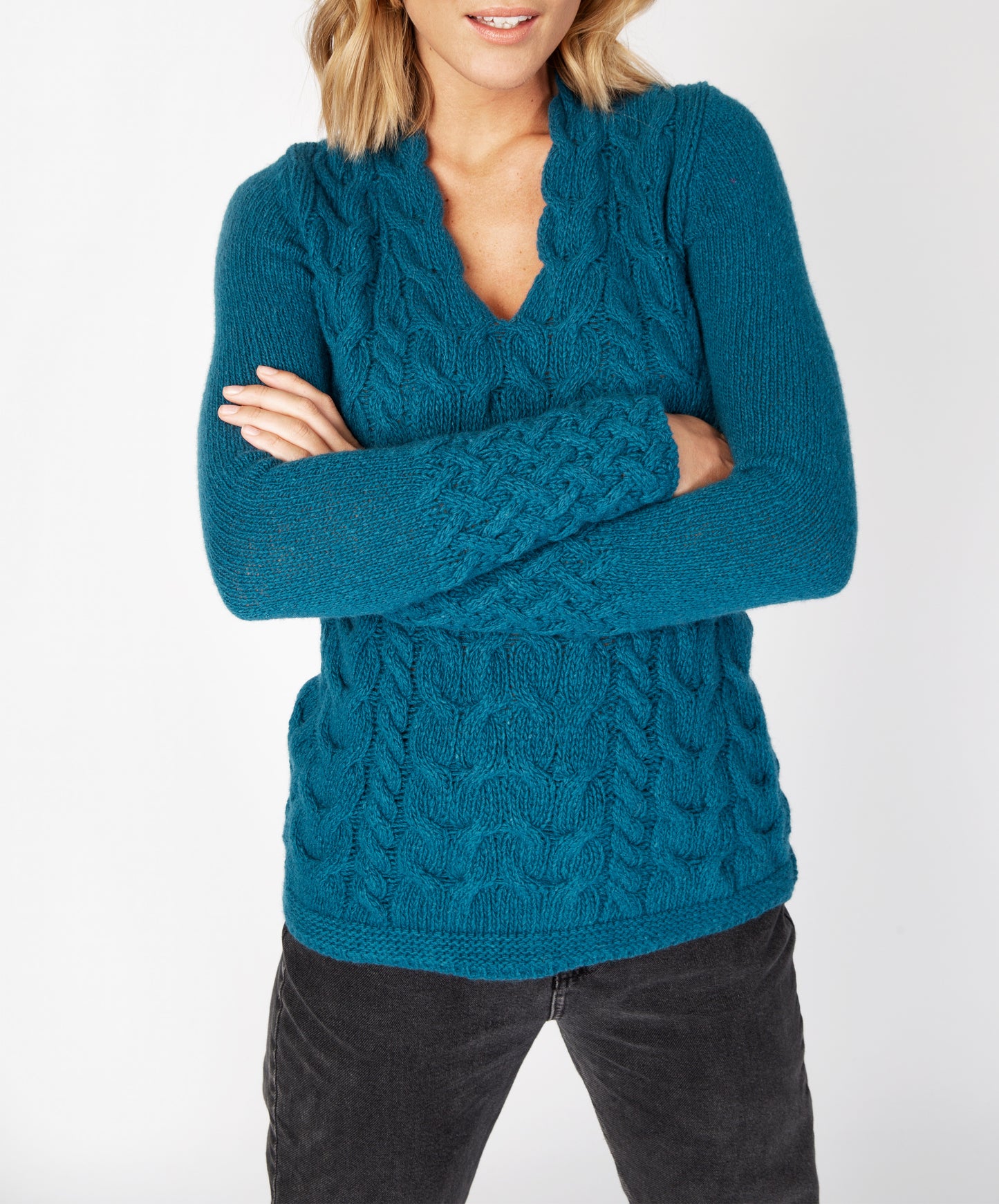 IrelandsEye Knitwear Horseshoe Cable V Neck Teal Harbour