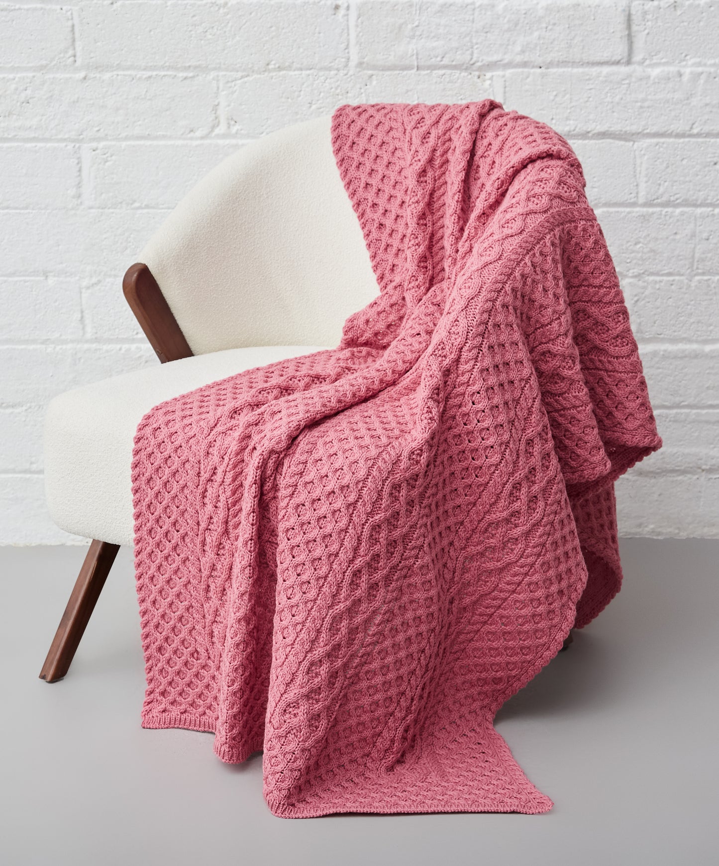 IrelandsEye Knitwear Aran Throw Rosa Pink