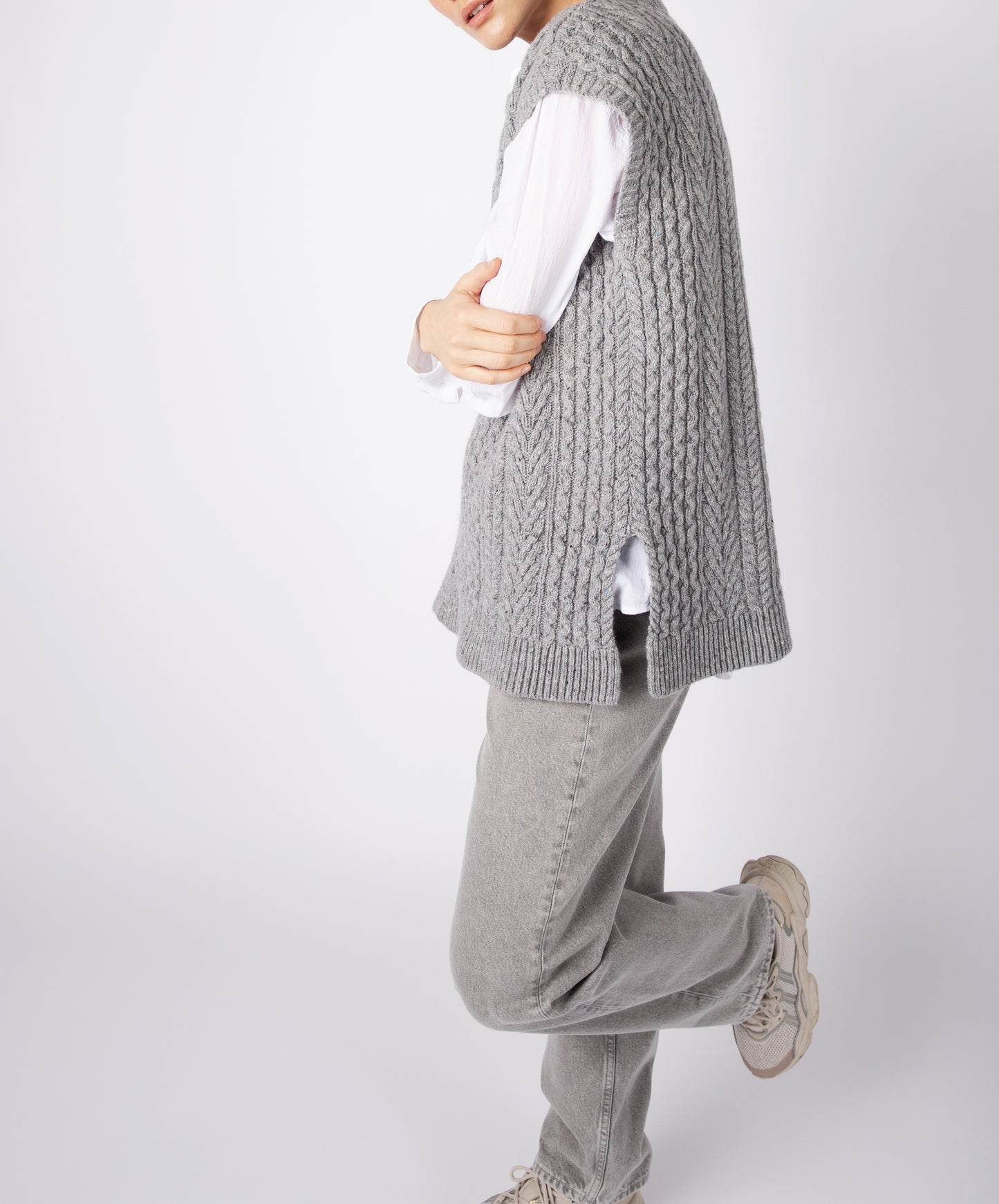 IrelandsEye Knitwear Women's Knitted 'Fennel' Oversized Aran Sweater Vest Pearl Grey