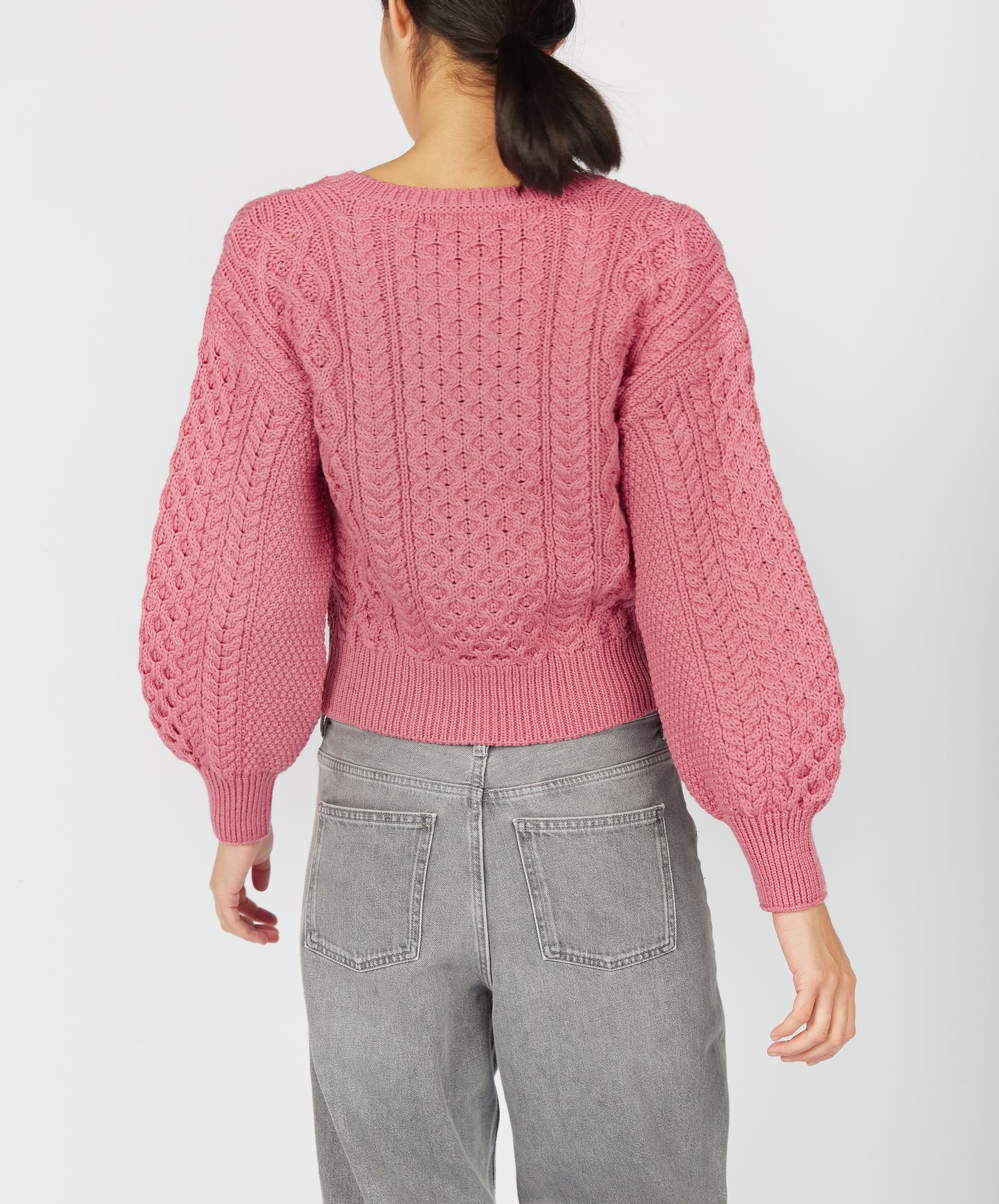 IrelandsEye Knitwear Honeysuckle Cropped Aran Sweater Rosa Pink