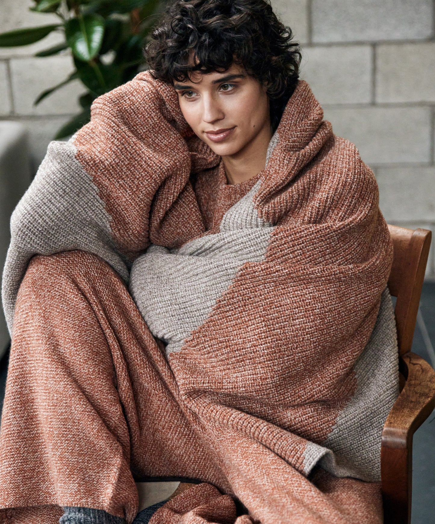 IrelandsEye Knitwear Wren Intarsia Throw Cedar Marl & Eggshell