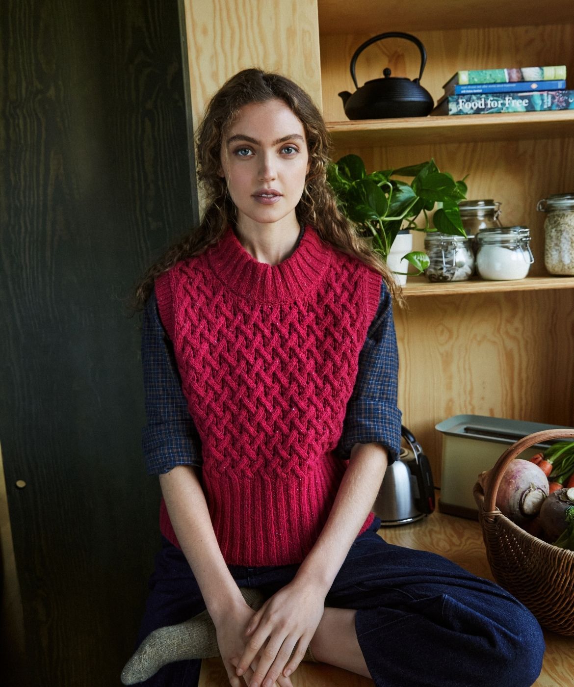 IrelandsEye Knitwear Ballybricken Trellis Cropped Vest in Bramble Berry Wool Cashmere
