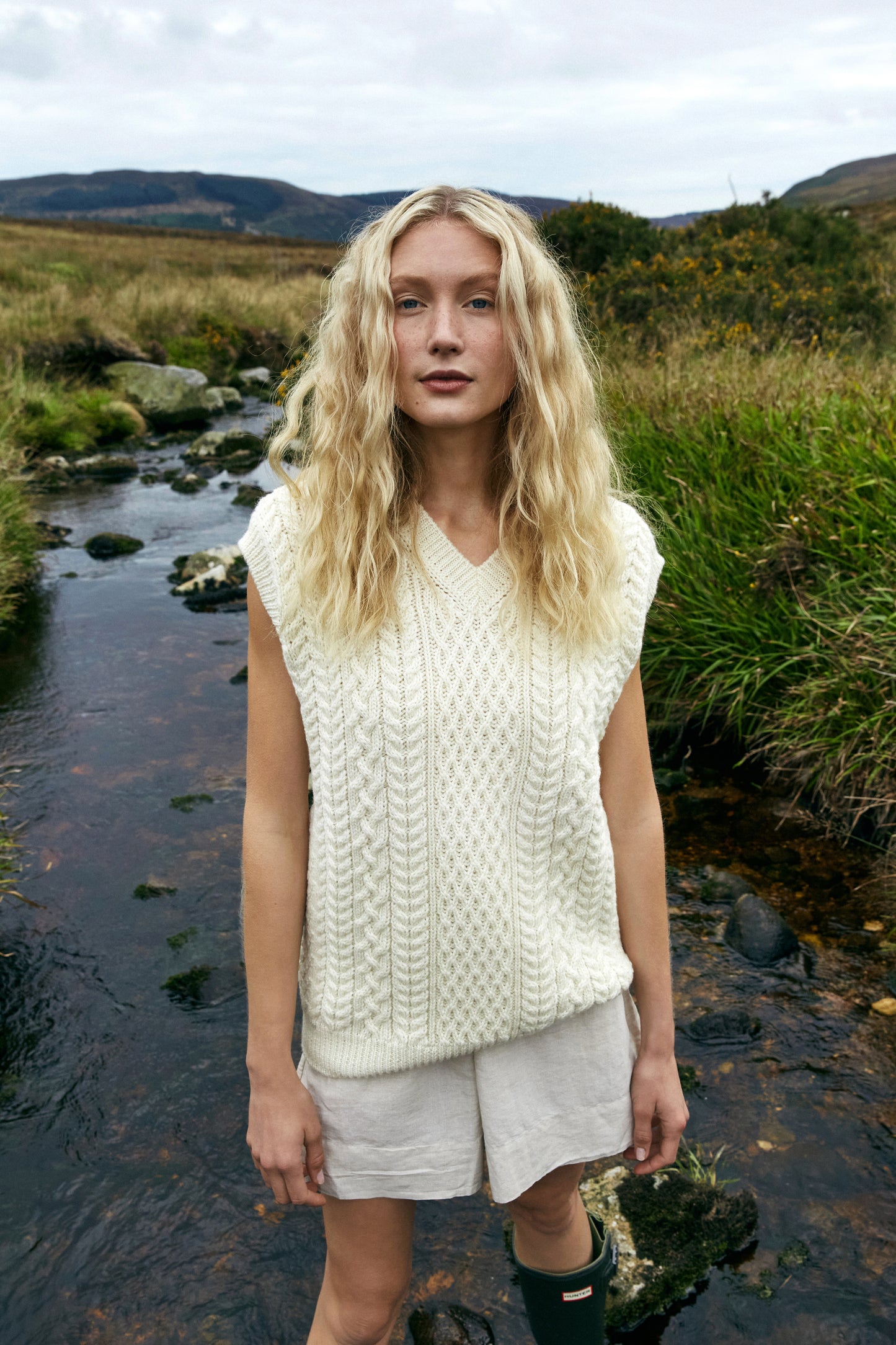 IrelandsEye Knitwear Womens Birch Aran V-Neck Sweater in Natural