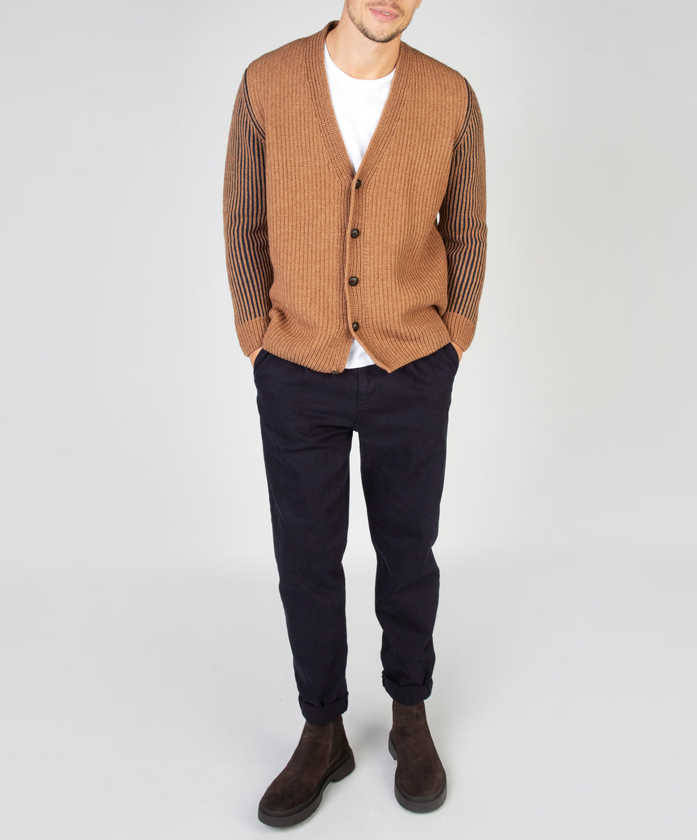 Nadelstreifen-Cardigan für Herren in Muskat – IrelandsEye Knitwear