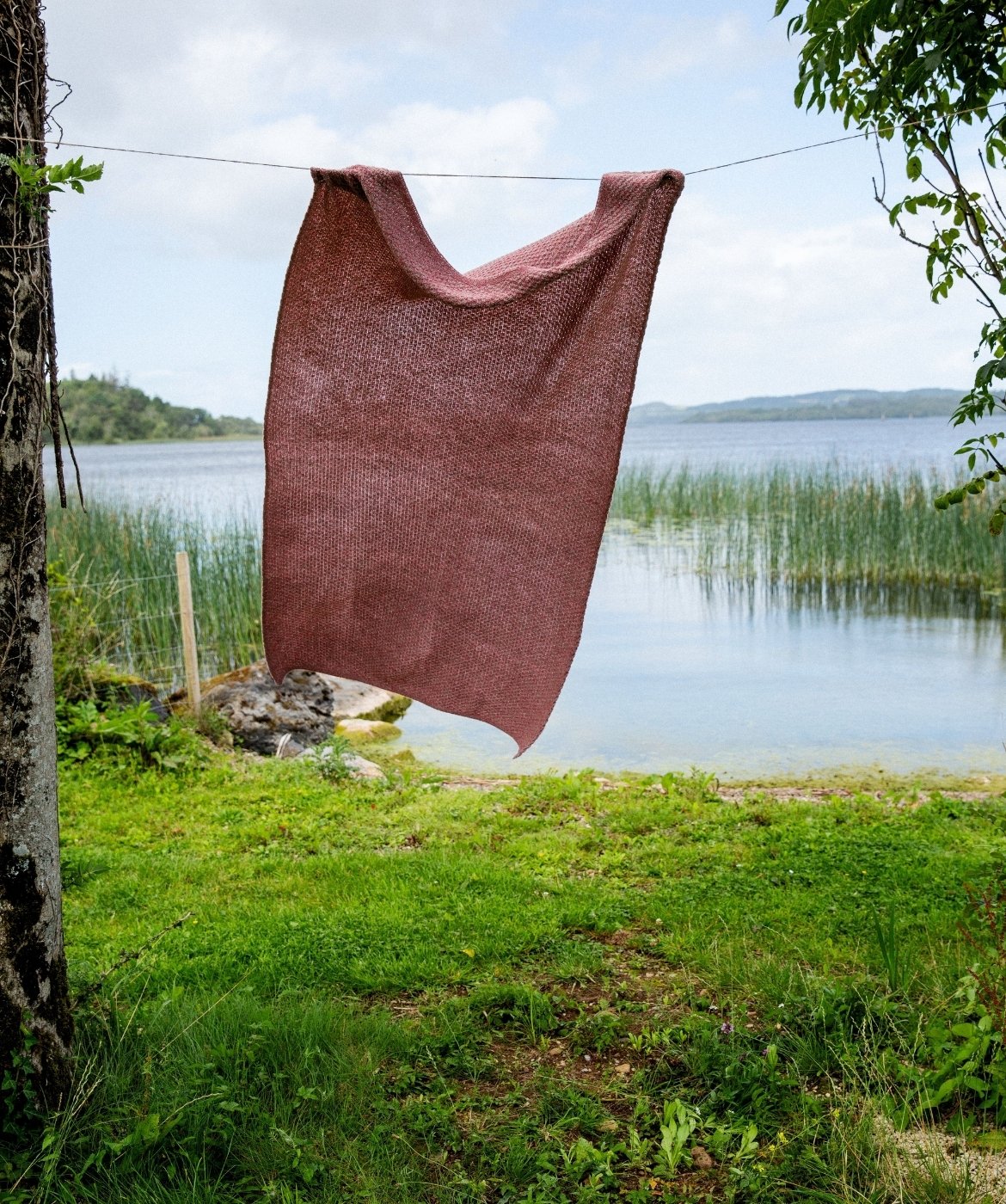 Moss Textured Throw in Rose Marl Donegal Luxe Melange