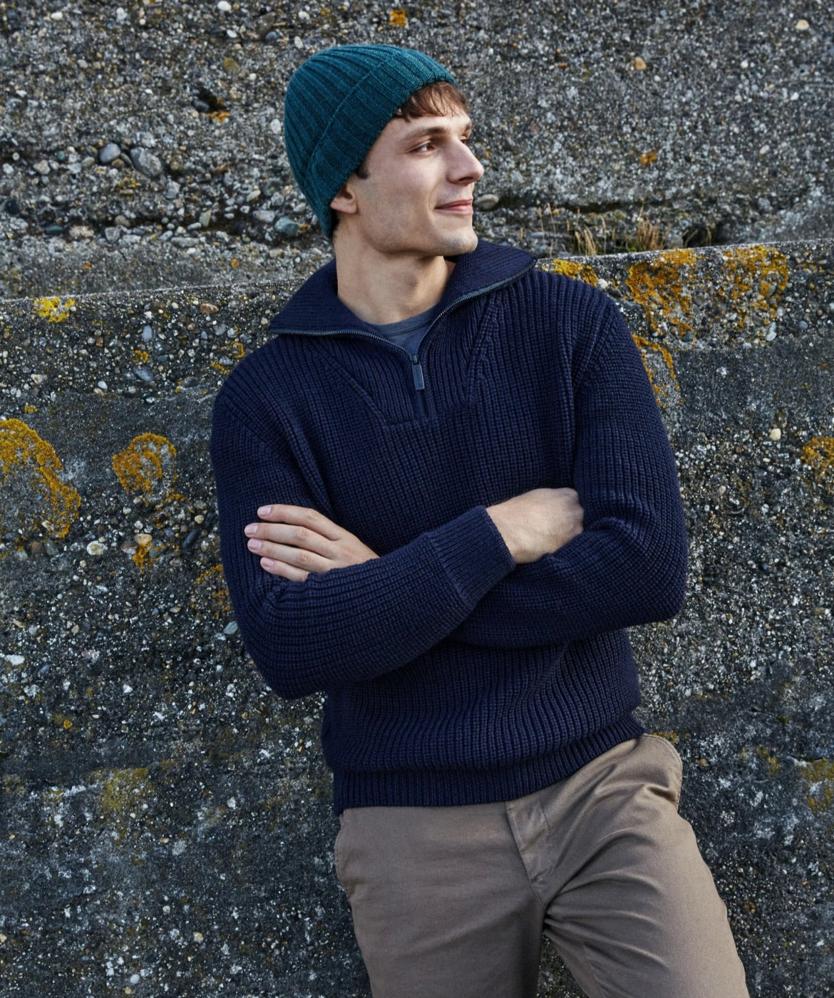 IrelandsEye Knitwear ‘Reefer’ Ribbed Zip Neck Sweater in Navy and Ribbed Hat Evergreen Merino